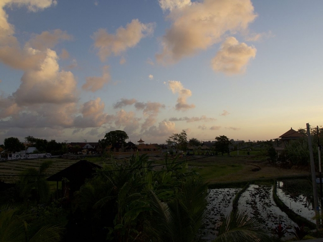 sunset in canggu and our view out of the hotel 1024x768 640x480 - Eine Reise mit Freunden