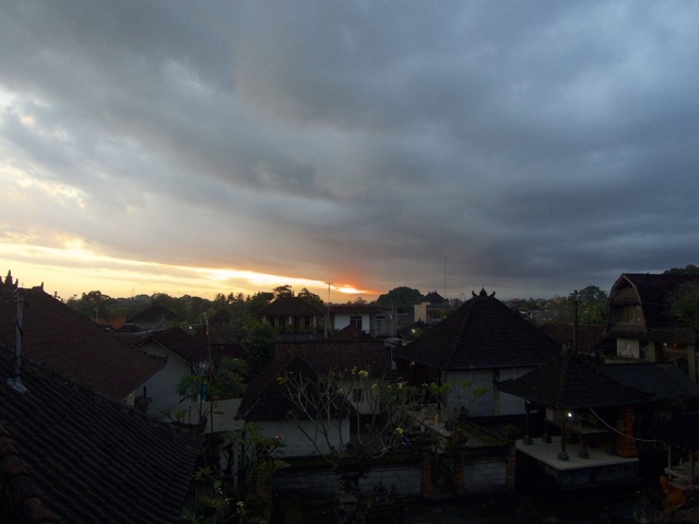 sunset over ubud in bali 1024x768 640x480 - Eine Reise mit Freunden
